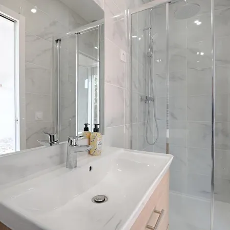 Apartment White & Wood - Pour 4 *